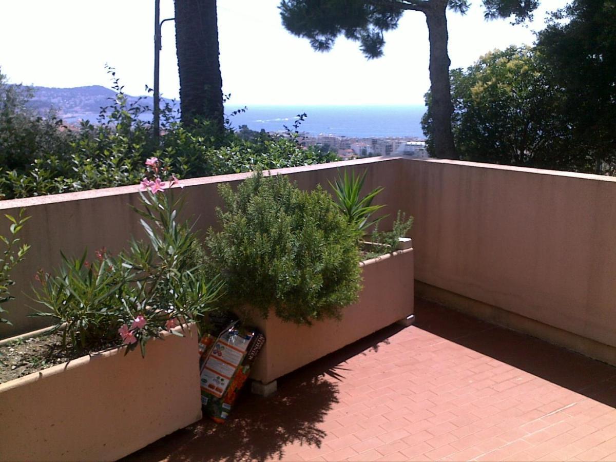 Relaxing Place With Wonderful View...Calme Avec Vue Magnifique Sur La Baie Des Anges, Mais En Campagne A 12 Minutes De La Promenade Des Anglaisニース エクステリア 写真