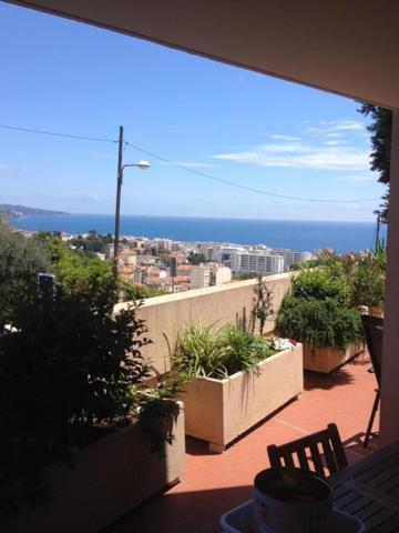 Relaxing Place With Wonderful View...Calme Avec Vue Magnifique Sur La Baie Des Anges, Mais En Campagne A 12 Minutes De La Promenade Des Anglaisニース エクステリア 写真